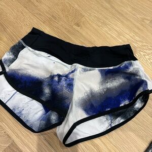 Lululemon low rise 2.5” speed up size 2